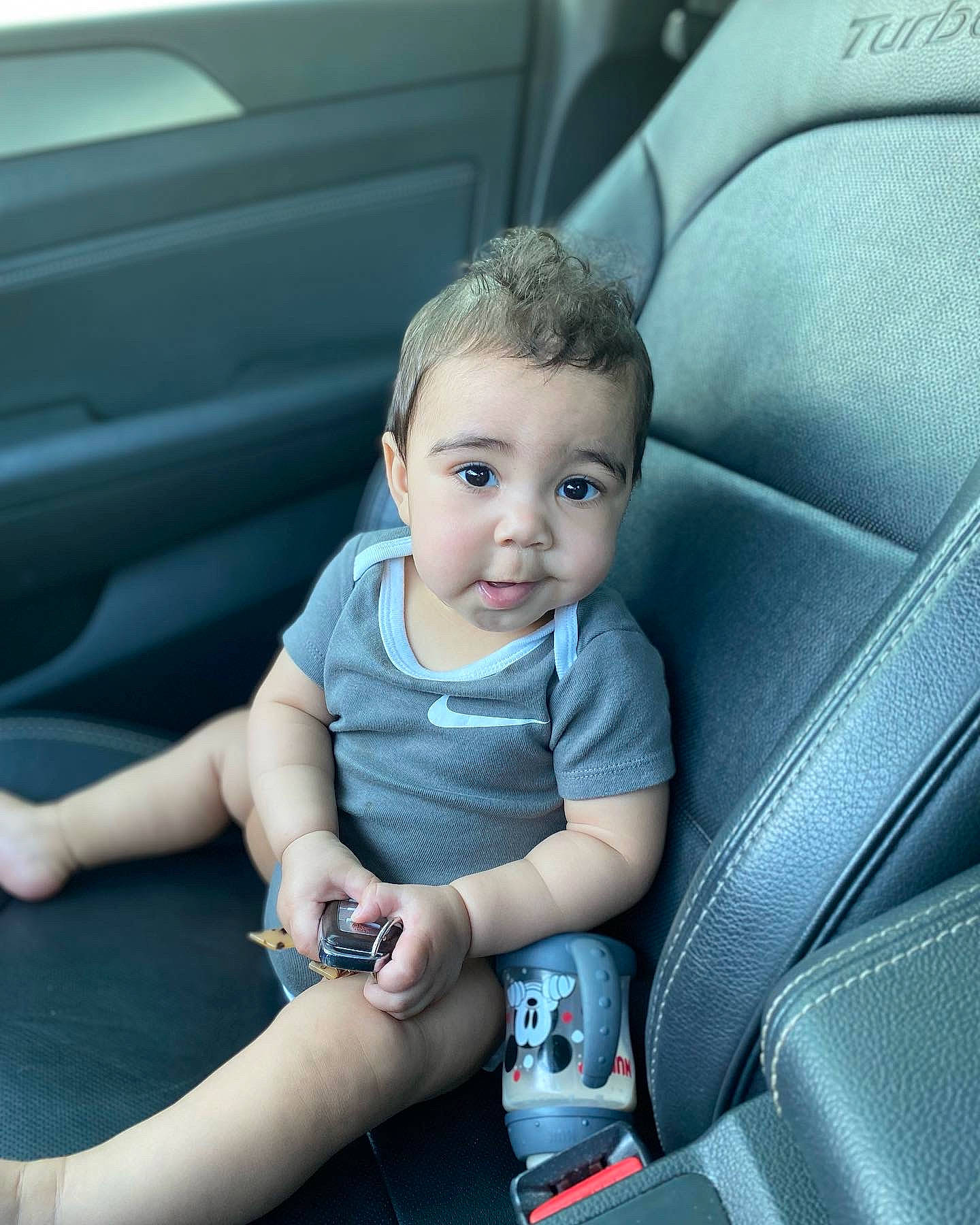 Kaison is registered to the contest to win money with this photo: arm, auto_part, automotive_design, automotive_exterior, baby, baby_toddler_clothing, beauty, car, car_seat, car_seat_cover, child, comfort, electric_blue, family_car, leg, person, product, shorts, sitting, toddler