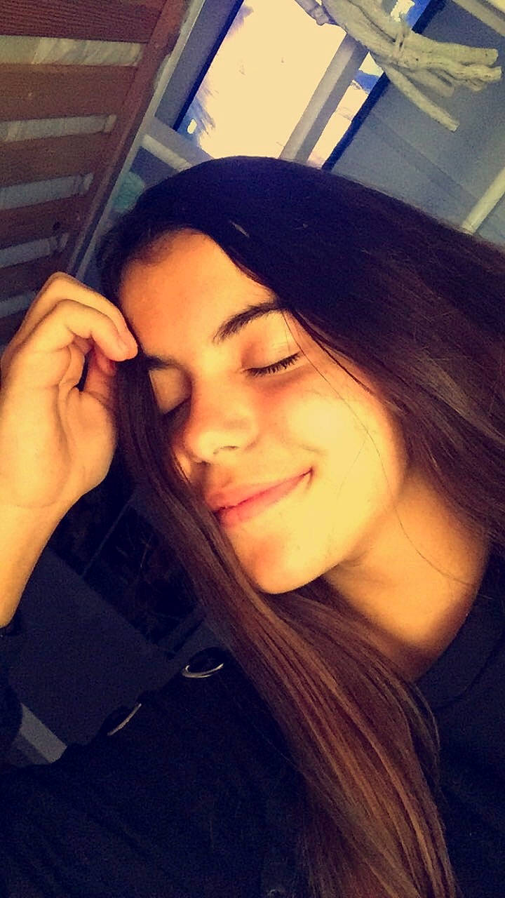 Charlyne participe au concours pour gagner de l'argent avec cette photo : beauty, black_hair, brown_hair, cheek, chin, cool, eyebrow, face, forehead, hair, hair_coloring, hairstyle, jaw, joy, lip, long_hair, mouth, nose, person, photography