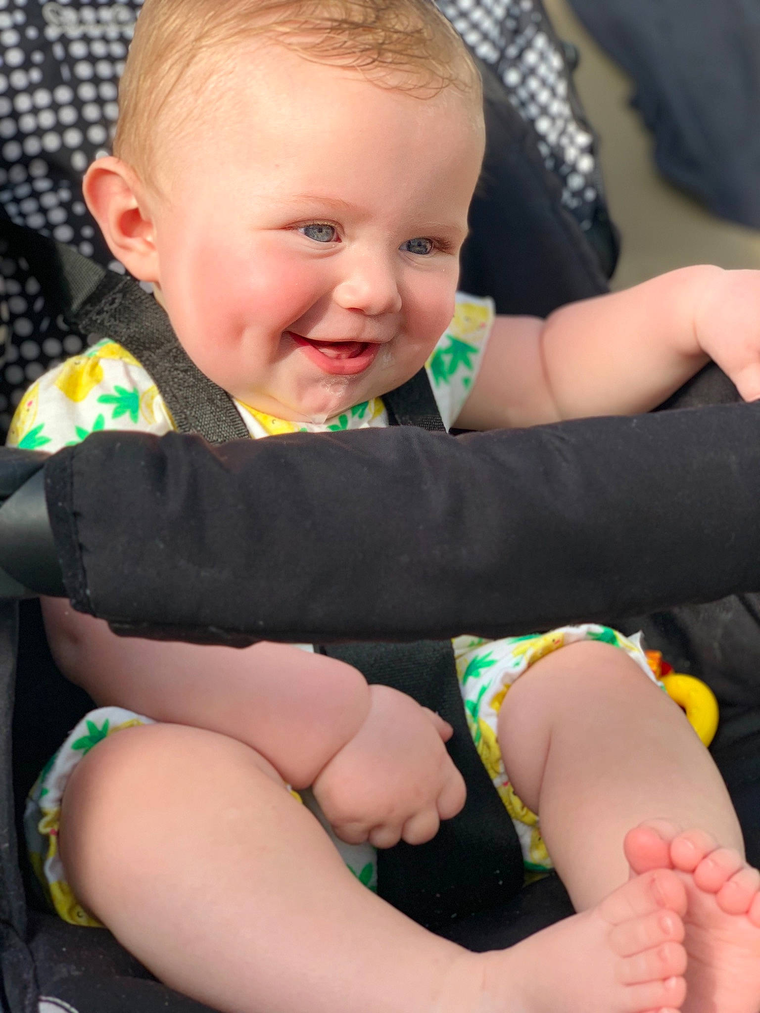 Esmay is registered to the contest to win money with this photo: abdomen, arm, baby_products, child, day, finger, fun, hand, infant, joy, leg, person, play, product, sitting, smile, toddler