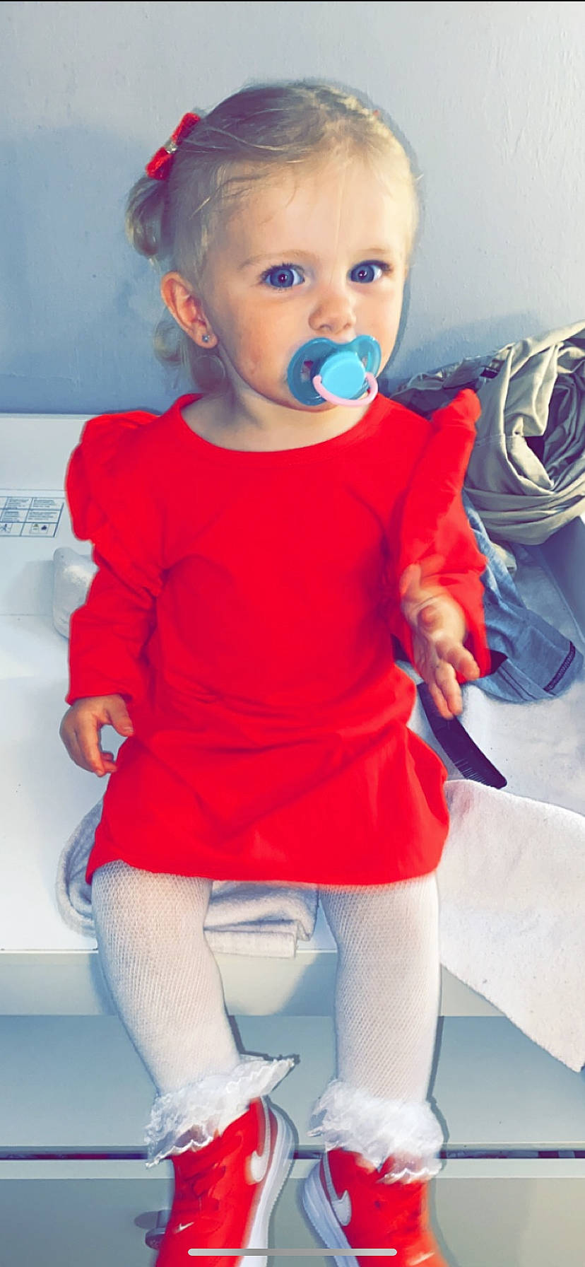 Maelya participe au concours pour gagner de l'argent avec cette photo : azure, baby, baby_toddler_clothing, blue, eye, happy, human_body, leg, neck, outerwear, people, person, pink, red, sleeve, sportswear, standing, thigh, toddler, white