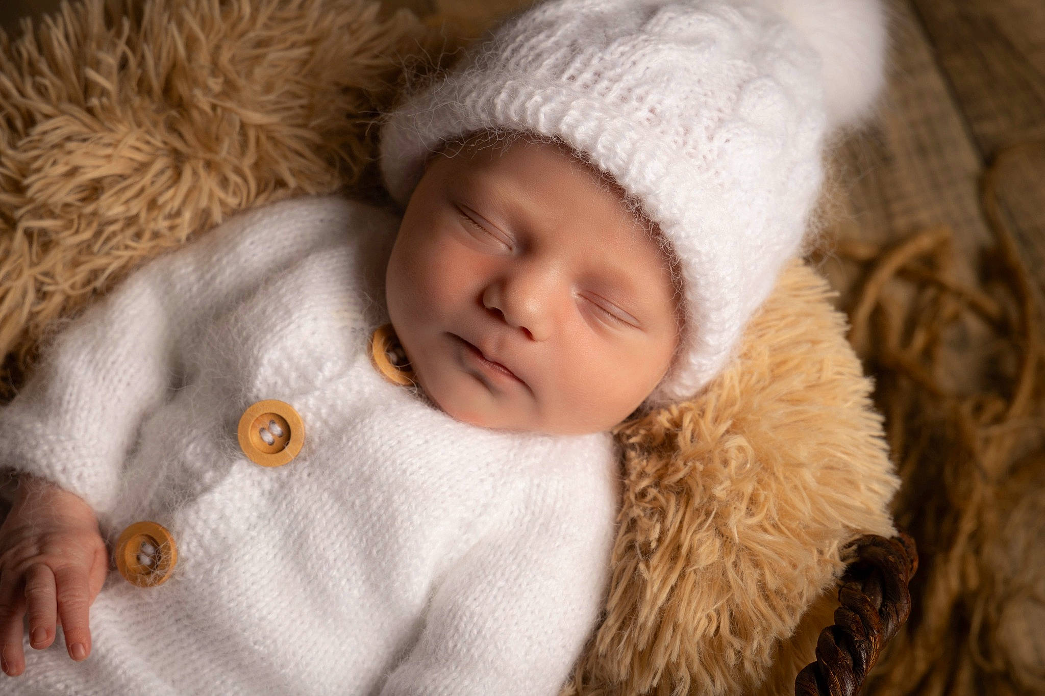Léandre participe au concours pour gagner de l'argent avec cette photo : baby, baby_sleeping, baby_toddler_clothing, cap, cheek, comfort, eye, eyelash, face, fur_clothing, head, headwear, knit_cap, lip, nose, parka, person, skin, textile, toddler