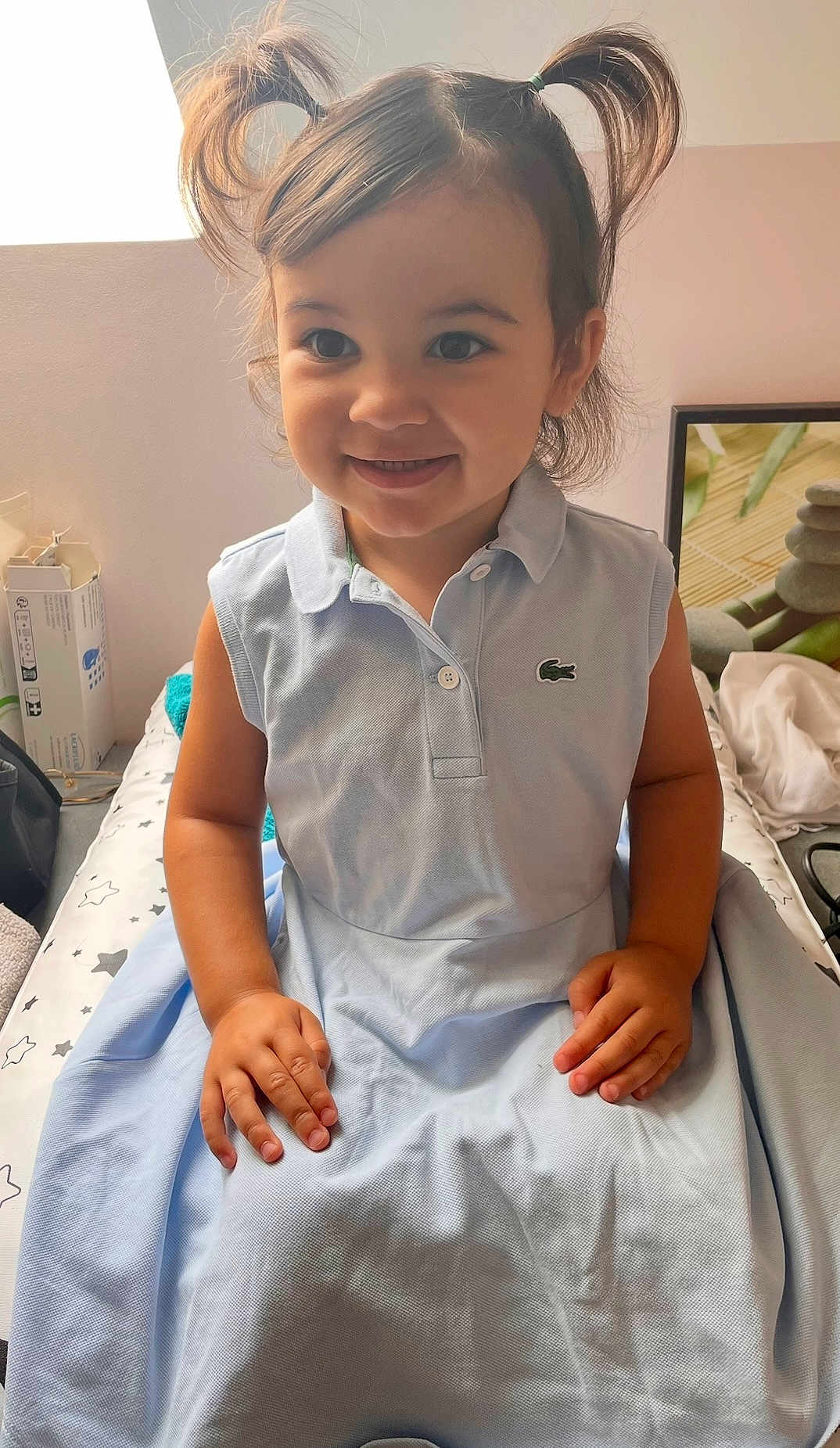 Vittoria a rejoint le concours — aidez-le/la à gagner de superbes lots ! child, toddler, girl, smile, pigtails, dress, blue_dress, indoor, portrait, happy, cute, seated, hands, face, person, young_child, hair, casual, light, cozy