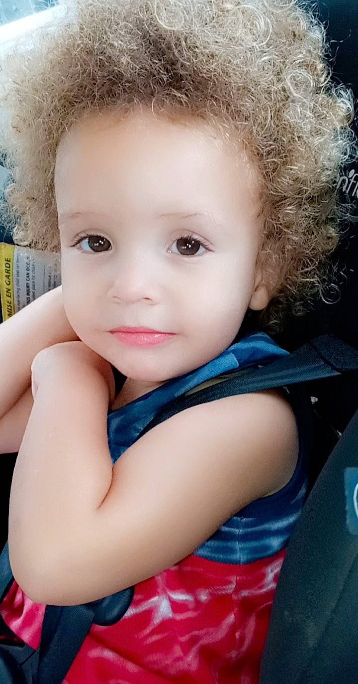 Royal is registered to the contest to win money with this photo: baby, beauty, cheek, child, child_model, chin, eye, eyebrow, face, forehead, hair, hairstyle, head, lip, nose, person, photography, portrait_photography, skin, smile