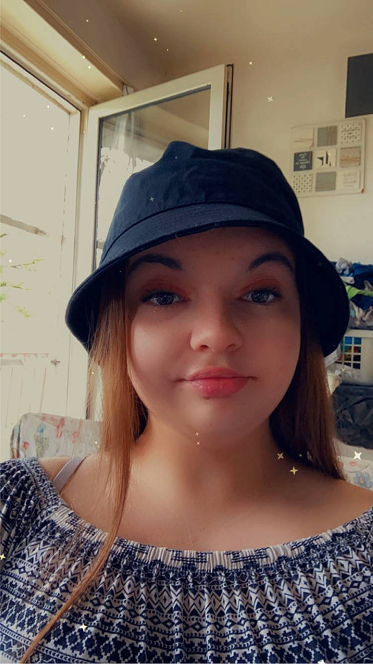 Romane participe au concours pour gagner de l'argent avec cette photo : black_hair, cap, chin, cool, eyebrow, eyelash, fashion, flash_photography, hairstyle, hat, headgear, headwear, jaw, lip, neck, organ, person, photograph, shoulder, skin