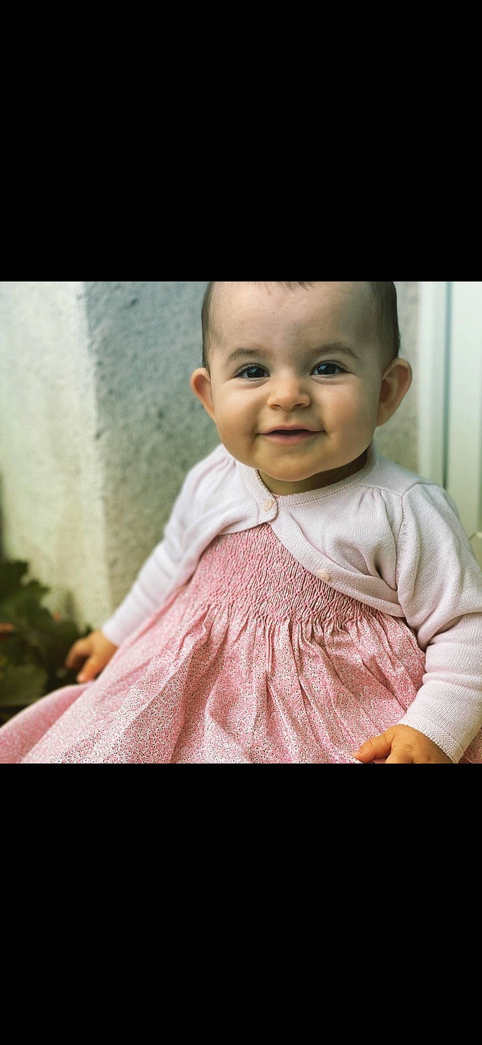 Rose a rejoint le concours — aidez-le/la à gagner de superbes lots ! baby, baby_toddler_clothing, cheek, child, chin, cool, dress, flash_photography, happy, iris, joy, lip, magenta, neck, nose, outerwear, person, plant, skin, sleeve