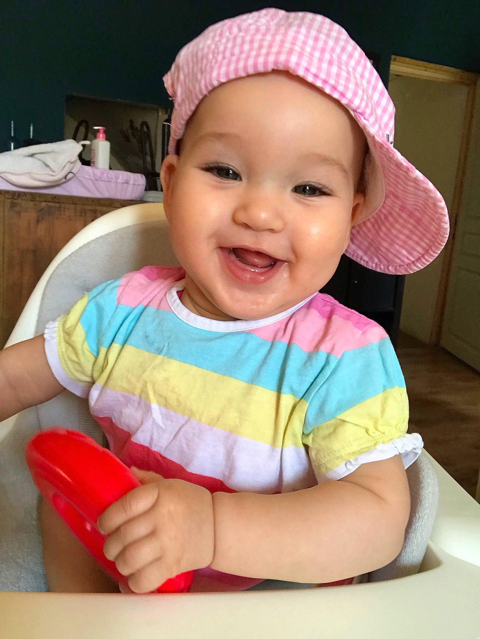 Nina participe au concours pour gagner de l'argent avec cette photo : baby, baby_products, baby_toddler_clothing, cap, cheek, child, dress, eye, fashion_accessory, finger, fun, happy, headwear, joy, magenta, mouth, person, pink, play, sitting