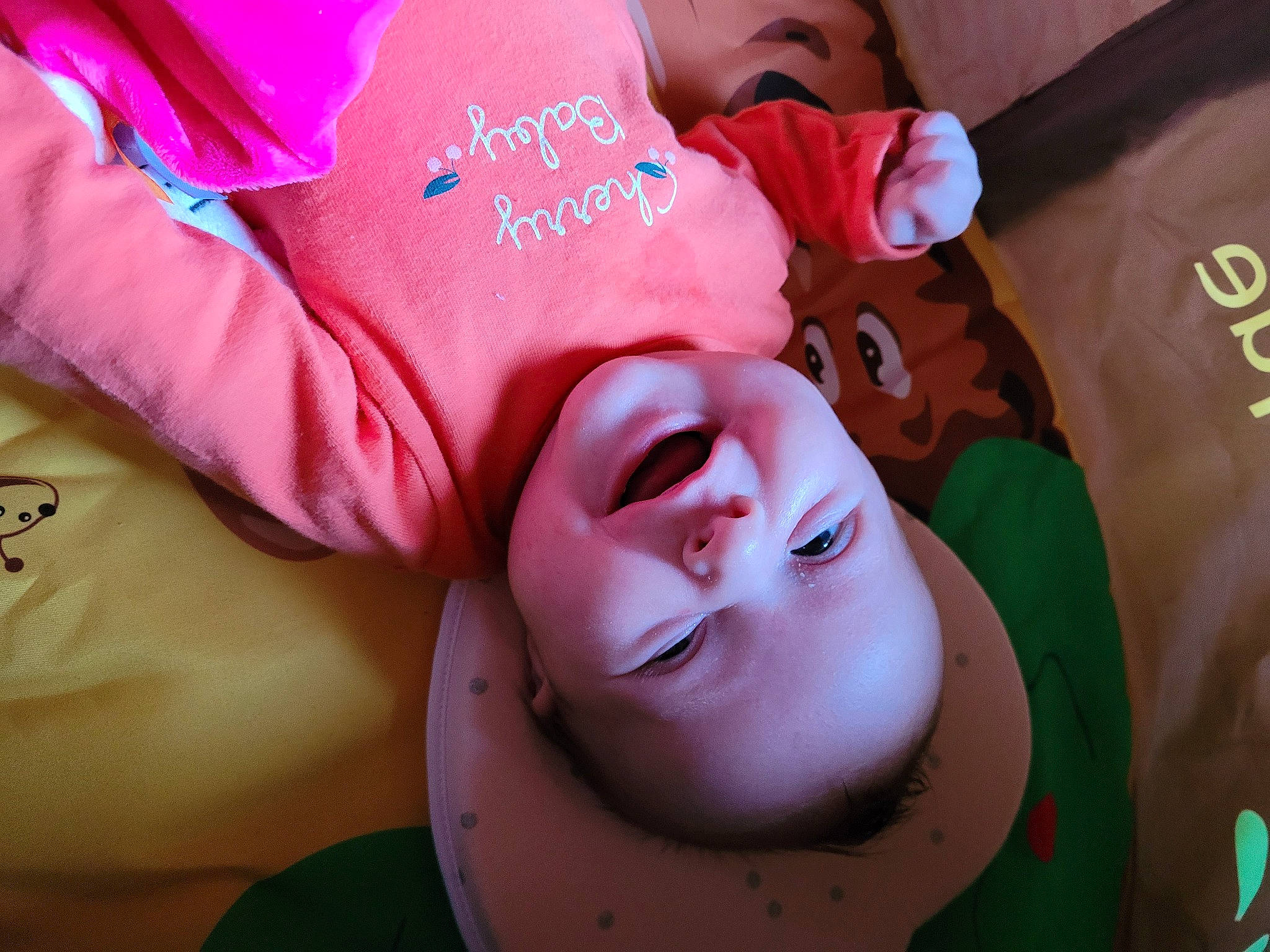 Leonie participe au concours pour gagner de l'argent avec cette photo : baby, baby_toddler_clothing, cheek, child, eyebrow, eyelash, facial_expression, forehead, fun, happy, lip, mouth, nose, person, pink, product, skin, smile, textile, toddler