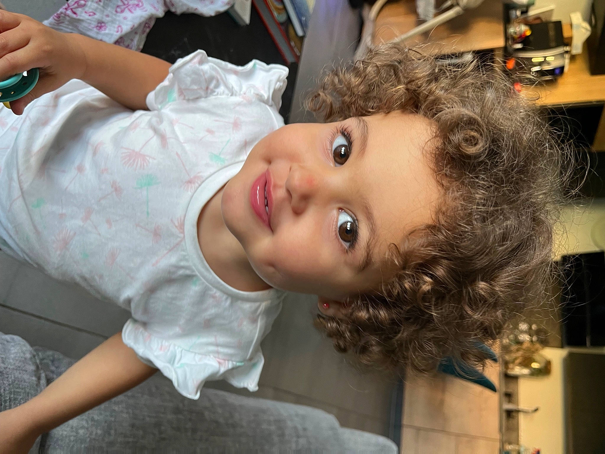 Octavia participe au concours pour gagner de l'argent avec cette photo : cheek, child, chin, dress, eye, eyebrow, eyelash, face, flash_photography, fun, happy, iris, joy, lip, mouth, nose, person, plant, skin, smile