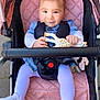 Aaliyah a rejoint le concours — aidez-le/la à gagner de superbes lots ! baby, stroller, toy, giraffe, child, infant, cute, pink, clothing, shoes, seatbelt, outdoor, happy, portrait, person, toddler, playful, smiling, sitting, daylight