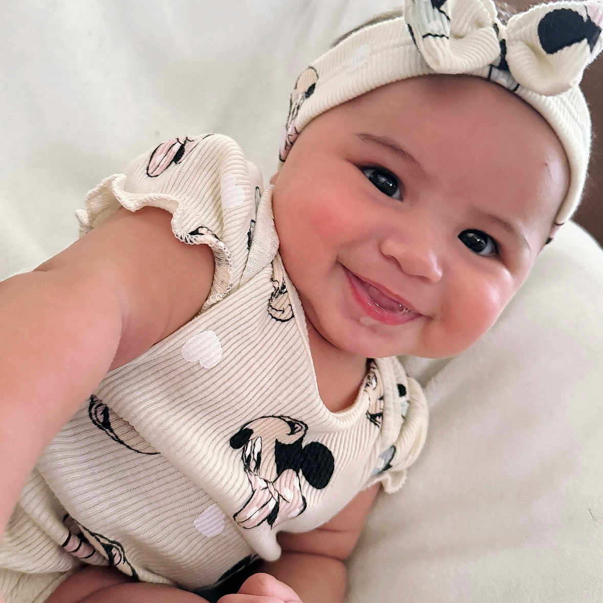 Luxury-Neziah Roźe is registered to the contest to win money with this photo: accessories, baby, babylaughing, baseballcap, bonnet, cap, clothing, cushion, dress, face, happy, hat, head, homedecor, laughing, newborn, person, photography, portrait, smile