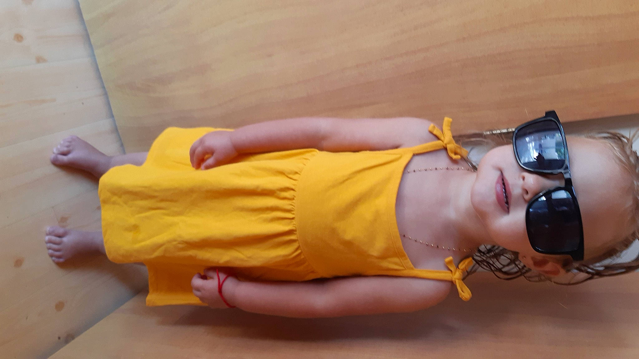 Whitney participe au concours pour gagner de l'argent avec cette photo : abdomen, barechested, chest, elbow, eyewear, foot, fun, glasses, goggles, human_leg, knee, leisure, navel, person, personal_protective_equipment, physical_fitness, sunglasses, thigh, trunk, waist