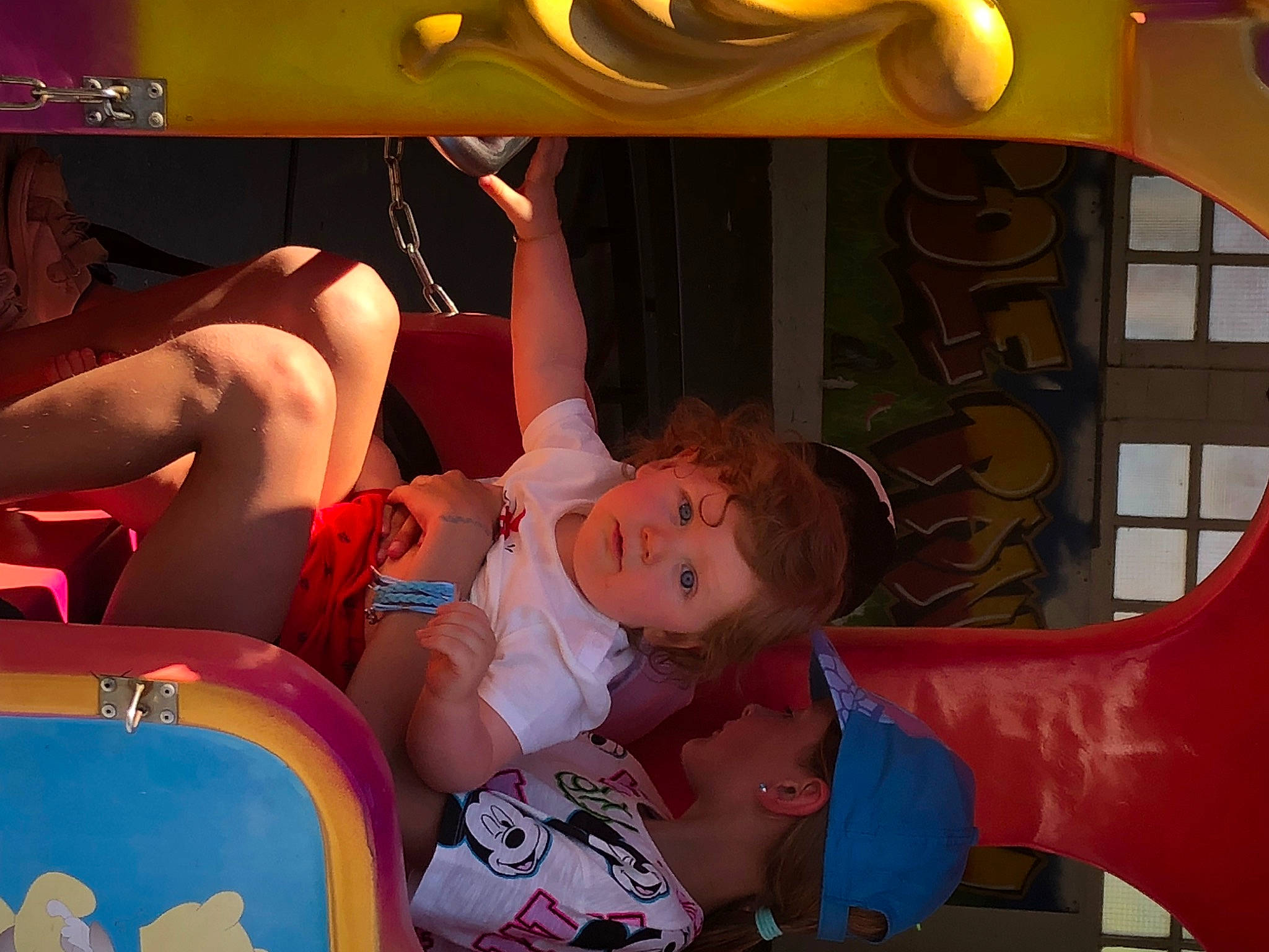 Julian a rejoint le concours — aidez-le/la à gagner de superbes lots ! abdomen, arm, chest, child, event, flesh, fun, games, human_leg, leisure, mouth, muscle, person, recreation, room, shorts, sitting, thigh, toddler, vacation