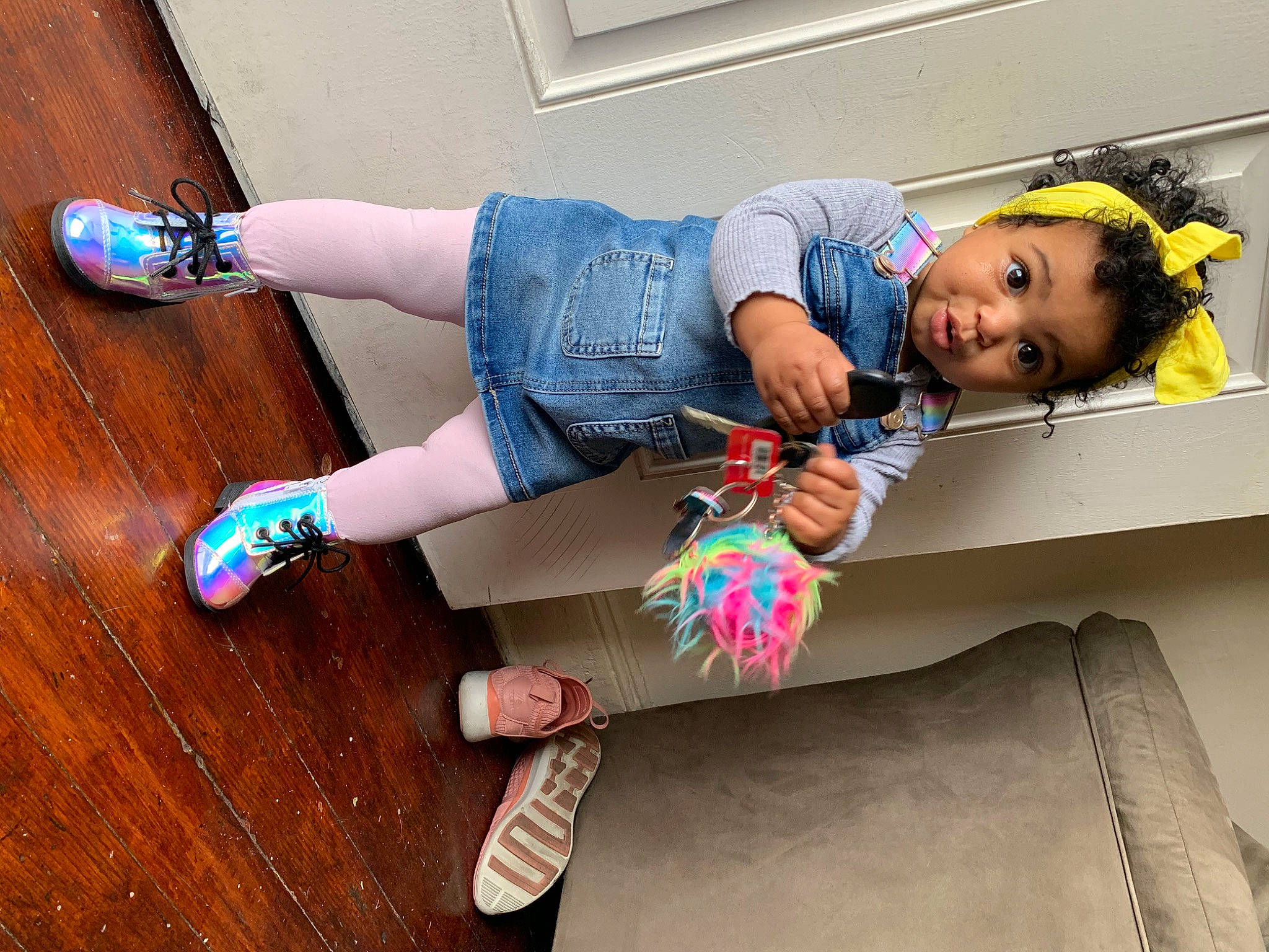 Avaya is registered to the contest to win money with this photo: child, jeans, joint, knee, leg, person, play, shoe, sitting, surprise, toddler