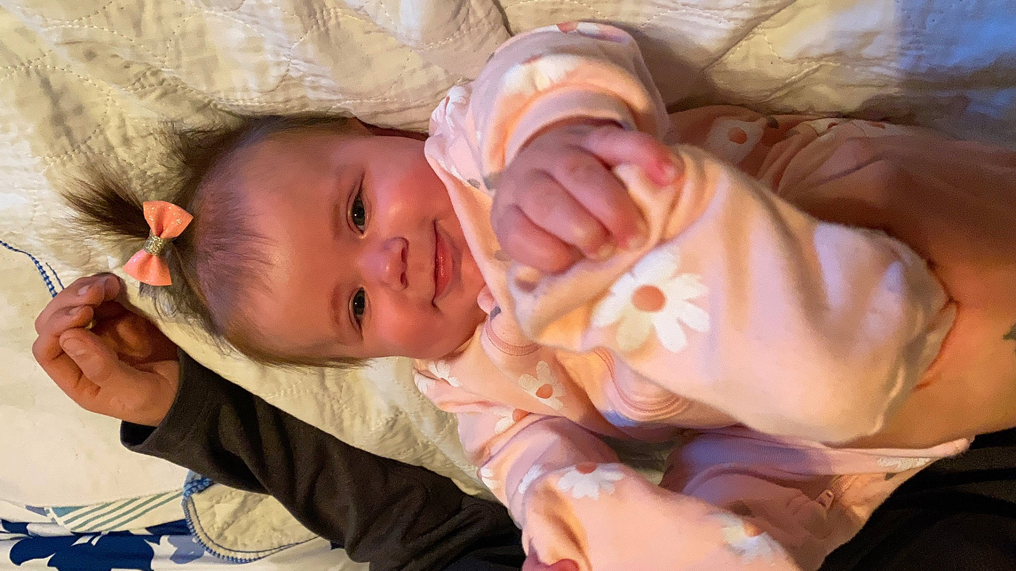 Lyannah a rejoint le concours — aidez-le/la à gagner de superbes lots ! baby, baby_products, baby_toddler_clothing, cheek, child, comfort, grass, happy, hat, iris, joy, lip, mouth, nose, orange, person, sitting, skin, sleep, smile