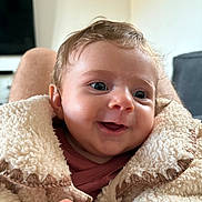 Louise a rejoint le concours — aidez-le/la à gagner de superbes lots ! baby, child, smile, face, close_up, jacket, fluffy, indoor, happy, curls, person, portrait, skin, clothing, warm, cute, infant, young, cozy, expression