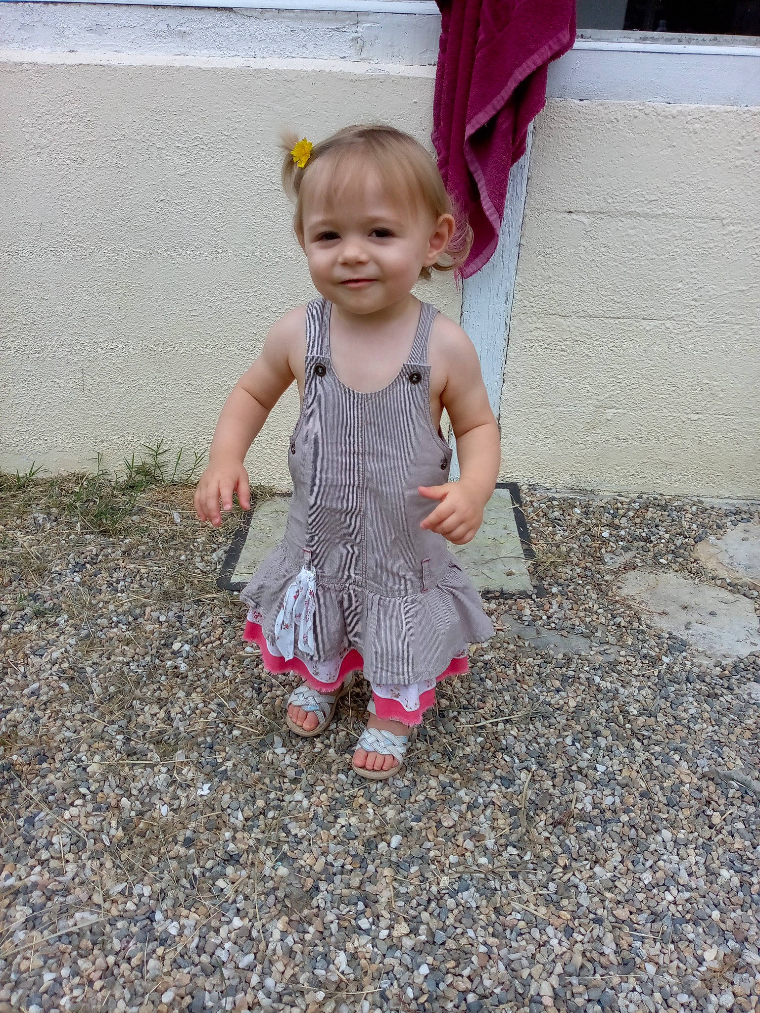 Amalia participe au concours pour gagner de l'argent avec cette photo : asphalt, baby, baby_toddler_clothing, child, dress, eye, face, foot, fun, grass, hand, head, joy, leg, pattern, people_in_nature, person, road_surface, sitting, smile