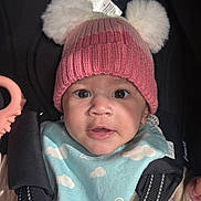 Maya a rejoint le concours — aidez-le/la à gagner de superbes lots ! baby, child, infant, hat, knit_hat, pom_poms, blue_bib, cloud_pattern, car_seat, pacifier, close_up, face, big_eyes, cute, winter_clothing, straps, indoor, portrait, young_child, expression