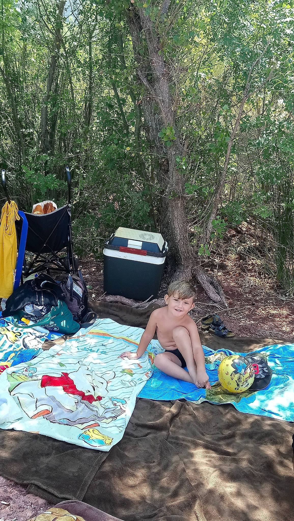 Louka a rejoint le concours — aidez-le/la à gagner de superbes lots ! adventure, camping, joy, jungle, leisure, person, picnic, recreation, state_park, style, summer, tent, tree, vacation, water, wilderness