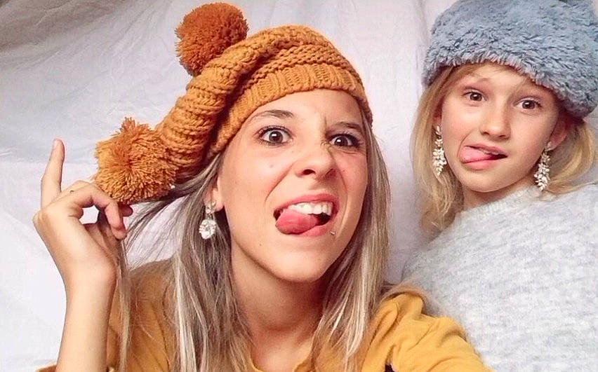 Malvina participe au concours pour gagner de l'argent avec cette photo : beanie, blond, bonnet, brown_hair, cap, crochet, fur, hair_accessory, hair_coloring, hat, headgear, headwear, human_hair_color, knit_cap, knitting, person