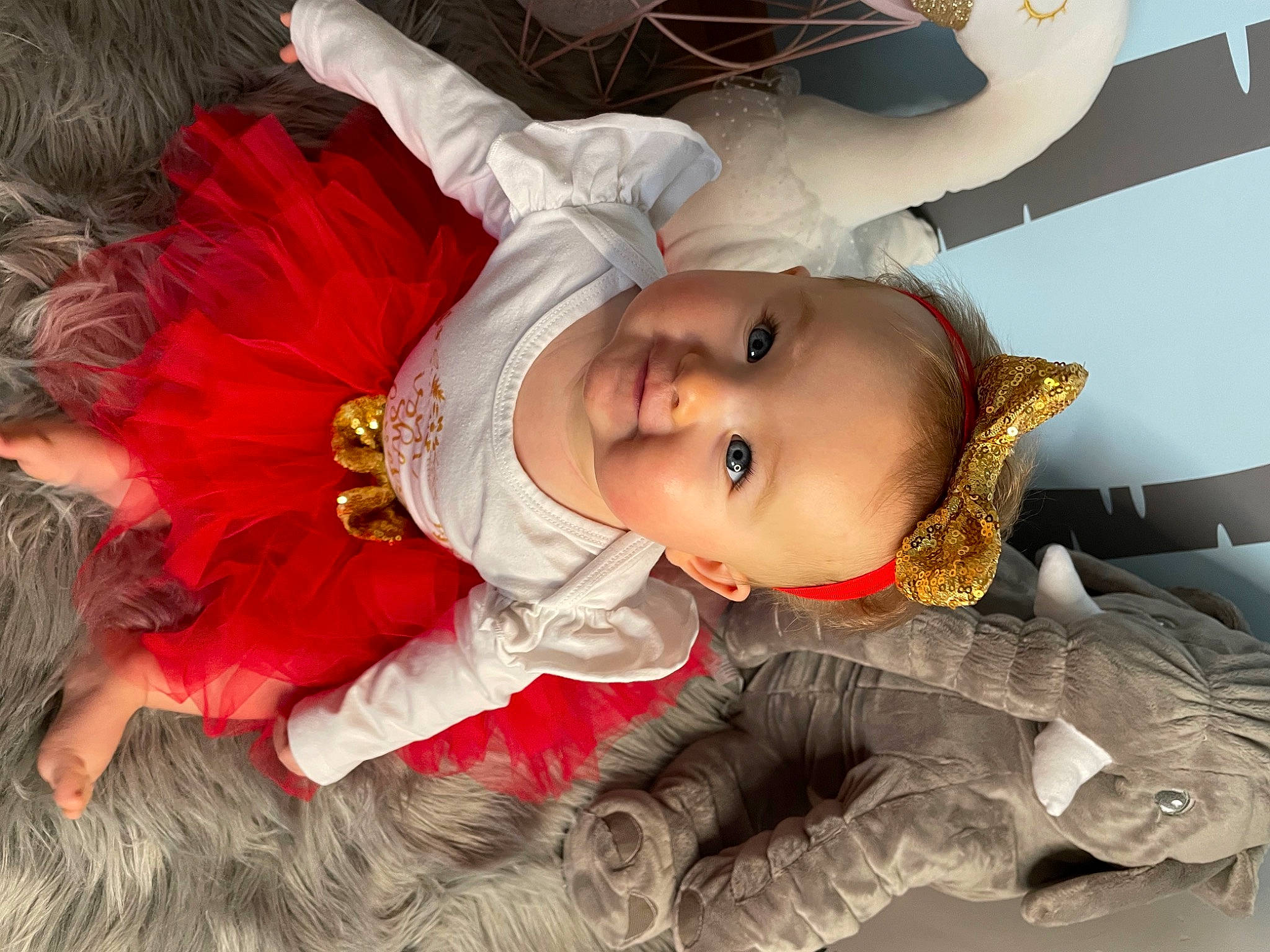 Anna a rejoint le concours — aidez-le/la à gagner de superbes lots ! baby, baby_toddler_clothing, cheek, child, event, eye, eyelash, fashion_accessory, fictional_character, fun, fur, happy, headband, headpiece, iris, person, skin, smile, textile, toddler