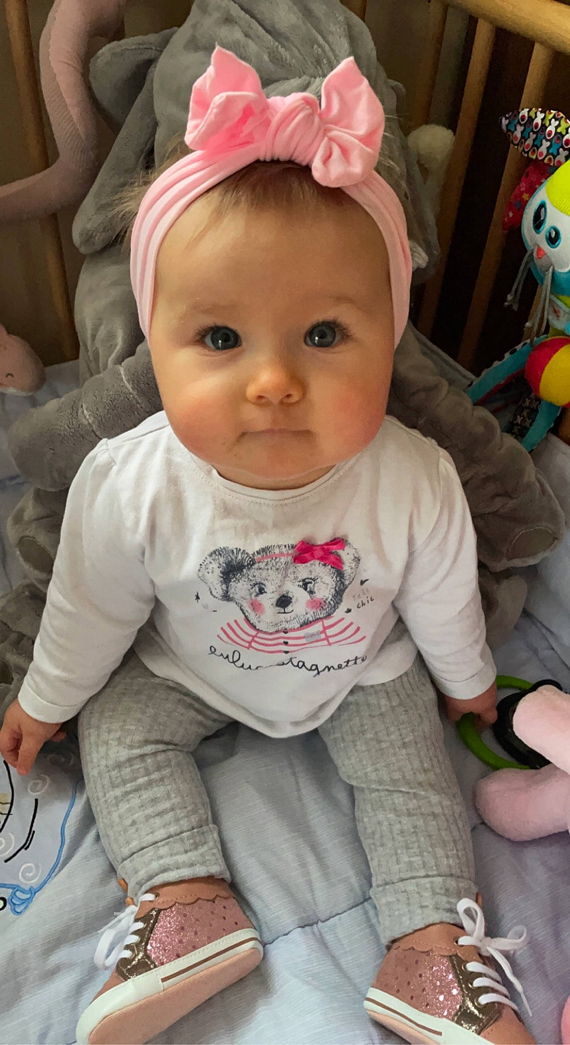 Anna a rejoint le concours — aidez-le/la à gagner de superbes lots ! baby, baby_toddler_clothing, cap, cheek, child, cool, eye, eyebrow, eyelash, face, finger, happy, iris, lip, nose, person, pink, skin, sleeve, toddler