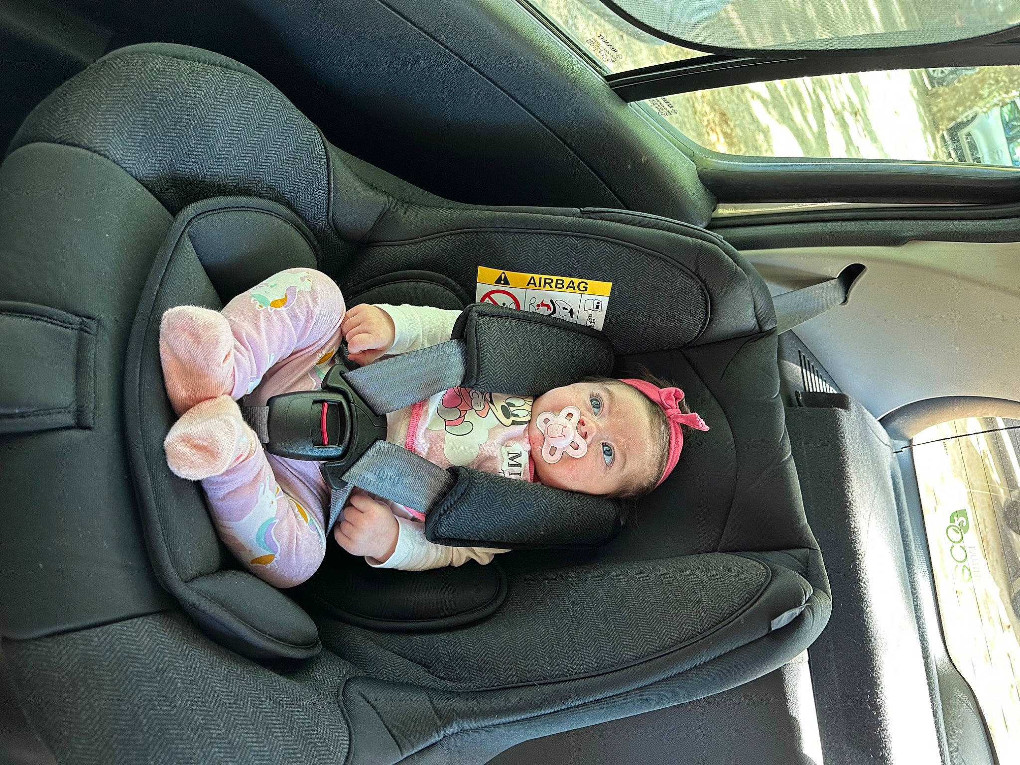 Sana a rejoint le concours — aidez-le/la à gagner de superbes lots ! auto_part, automotive_design, automotive_exterior, car, car_seat, car_seat_cover, comfort, family_car, head_restraint, luxury_vehicle, mid_size_car, motor_vehicle, person, personal_luxury_car, steering_part, steering_wheel, tints_and_shades, toddler, vehicle, vehicle_door