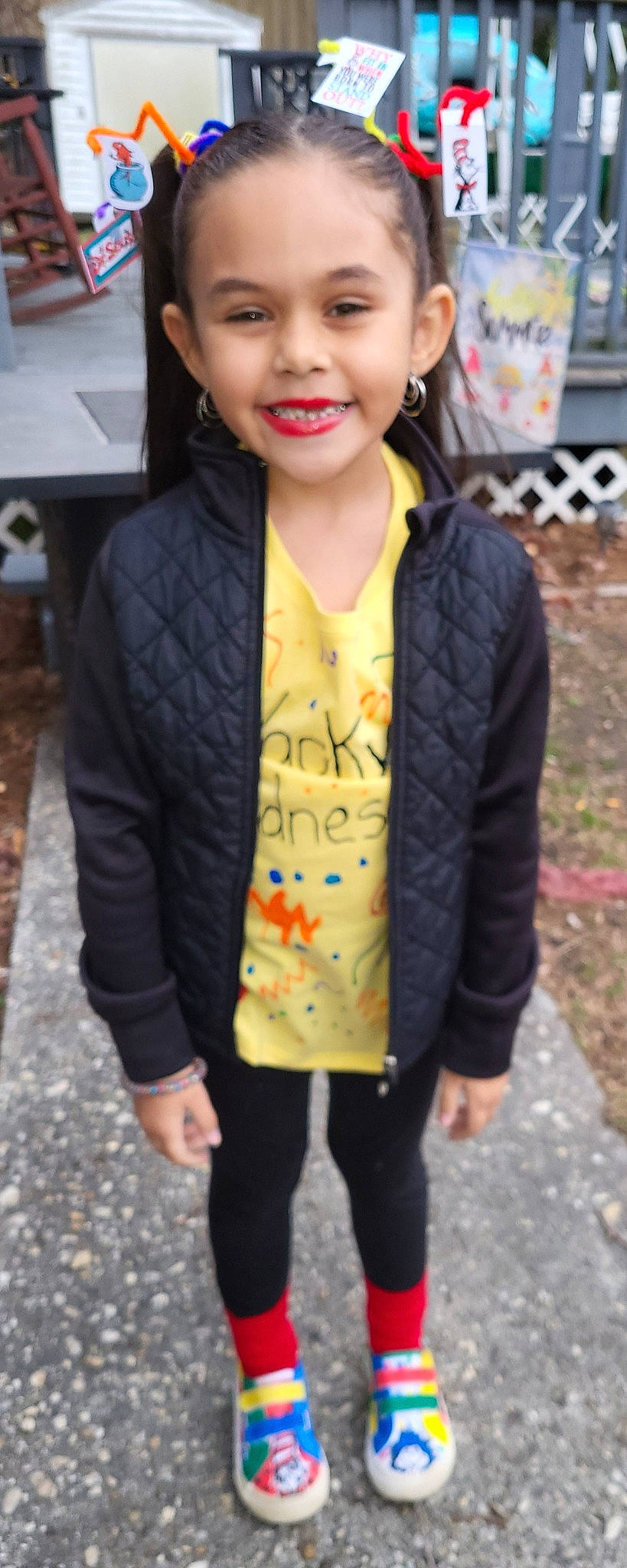 Kambree is registered to the contest to win money with this photo: blazer, collar, denim, electric_blue, eye, face, fence, formal_wear, hair, happy, head, jewellery, joy, necklace, outerwear, person, sleeve, smile, t_shirt, textile