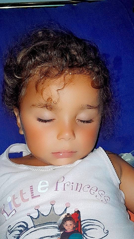 Lyne a rejoint le concours — aidez-le/la à gagner de superbes lots ! black_hair, cheek, child, chin, eye, eyebrow, eyelash, flash_photography, forehead, fun, hair, happy, iris, jaw, lip, neck, nose, person, skin, sleeve