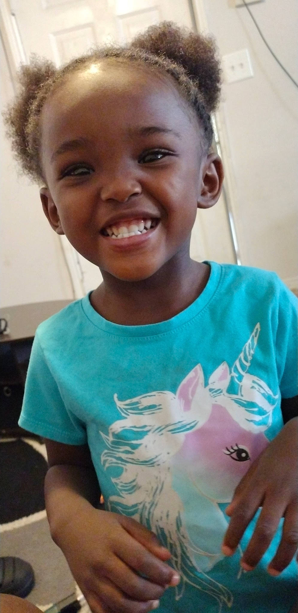 Khrysma is registered to the contest to win money with this photo: arm, blue, cheek, chin, eyebrow, face, forehead, gesture, hair, hairstyle, happy, joy, lip, neck, nose, organ, person, skin, sleeve, smile