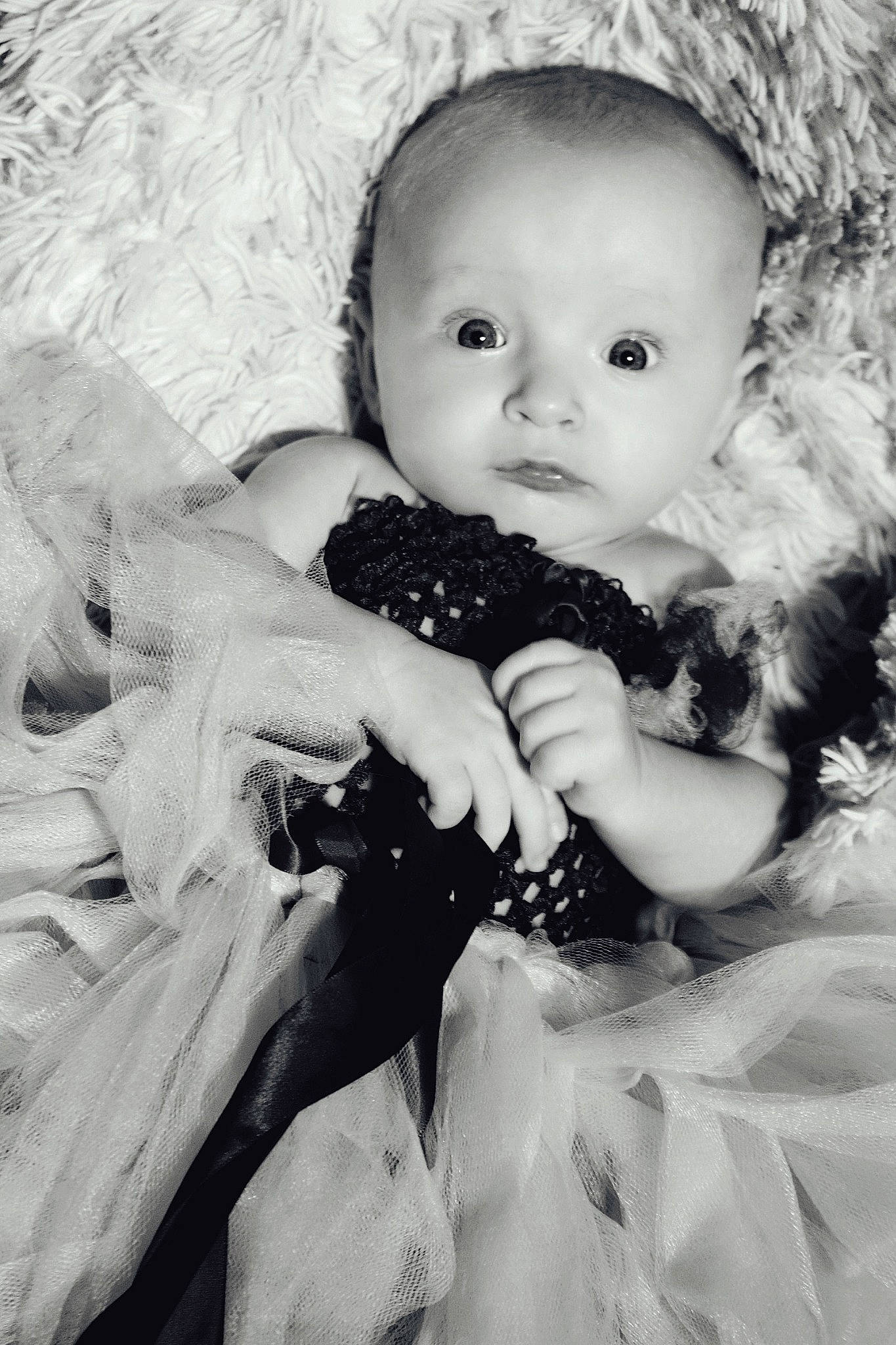 Maey a rejoint le concours — aidez-le/la à gagner de superbes lots ! baby, black, black_and_white, child, eye, fur, iris, monochrome, monochrome_photography, person, photograph, photography, portrait, stock_photography, style, toddler, white