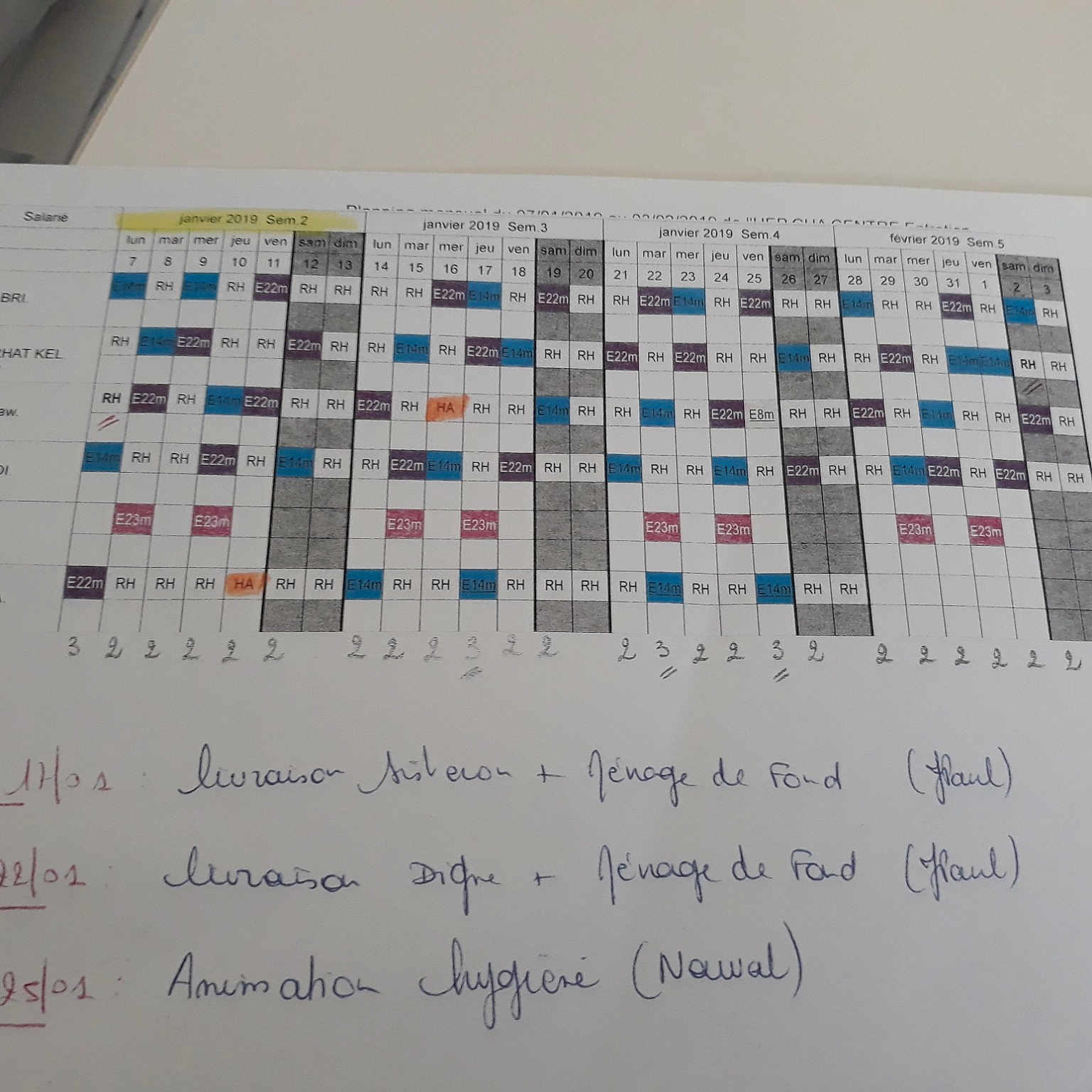 Filou participe au concours pour gagner de l'argent avec cette photo : design, font, material, pattern, square, text