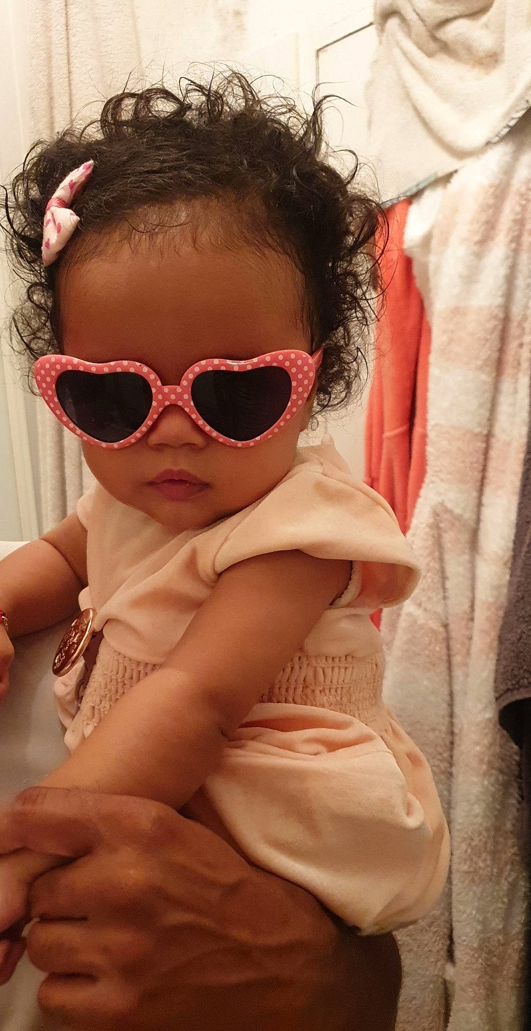 Anaë a rejoint le concours — aidez-le/la à gagner de superbes lots ! baby, child, cool, eyewear, glasses, goggles, person, sunglasses, toddler, vision_care