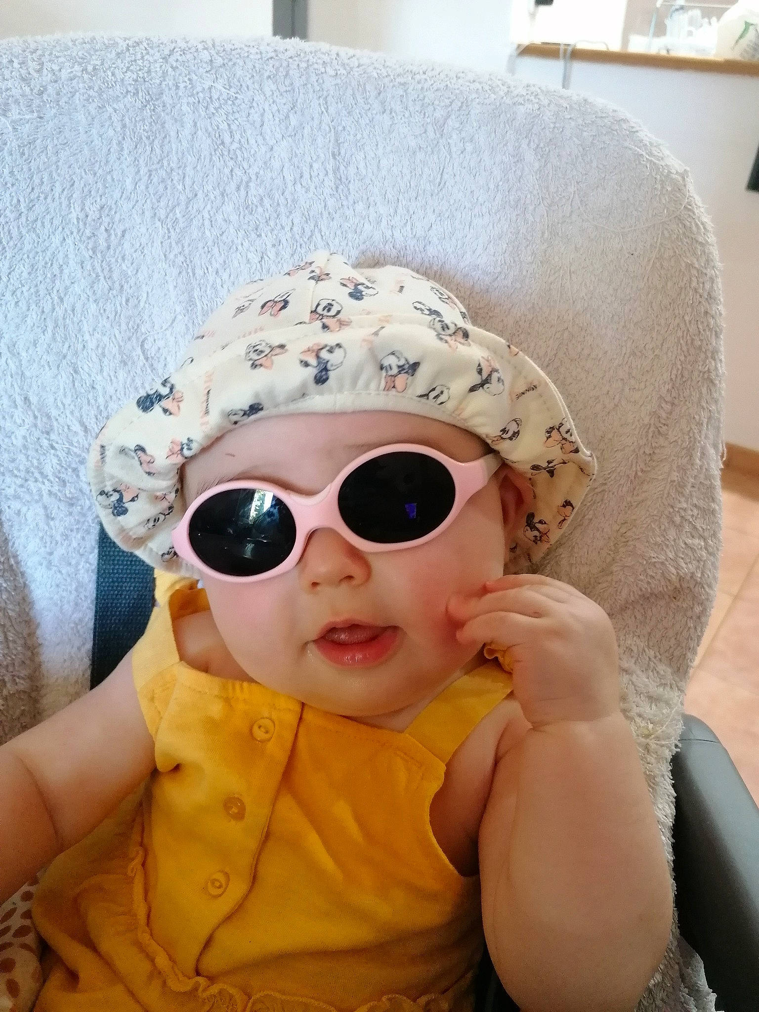 Rebecca participe au concours pour gagner de l'argent avec cette photo : baby, baby_toddler_clothing, cap, cheek, cool, eyewear, face, glasses, goggles, hand, happy, headgear, headwear, lip, mammal, person, skin, sleeve, sun_hat, sunglasses