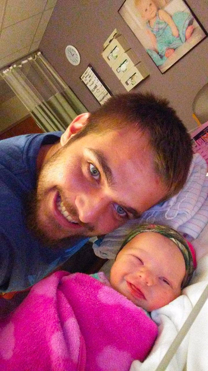 Amiri is registered to the contest to win money with this photo: