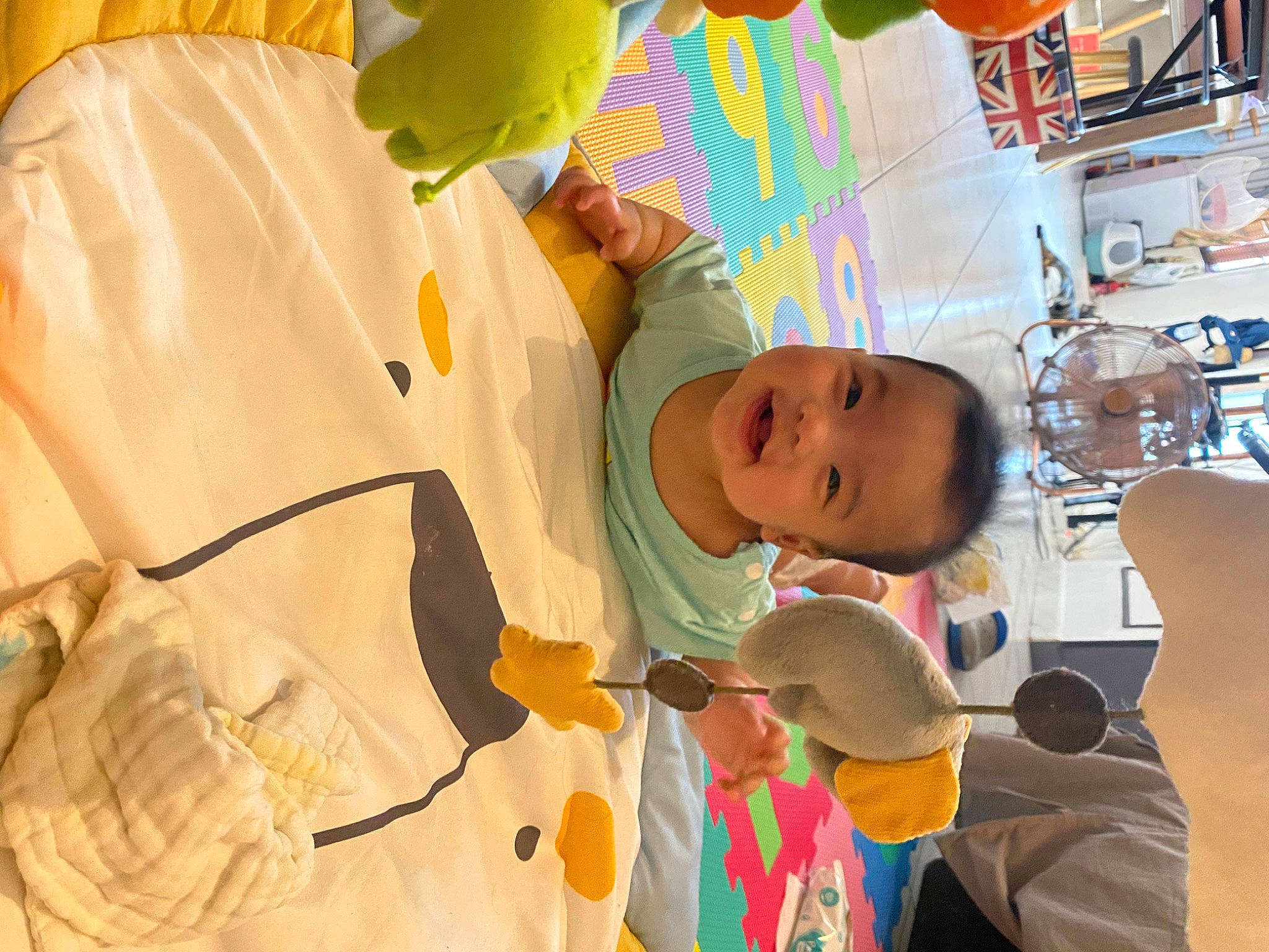 David a rejoint le concours — aidez-le/la à gagner de superbes lots ! animation, art, baby, baseball_cap, cap, child, event, fun, happy, hat, joy, kindergarten, leisure, person, personal_protective_equipment, play, room, smile, t_shirt, toddler