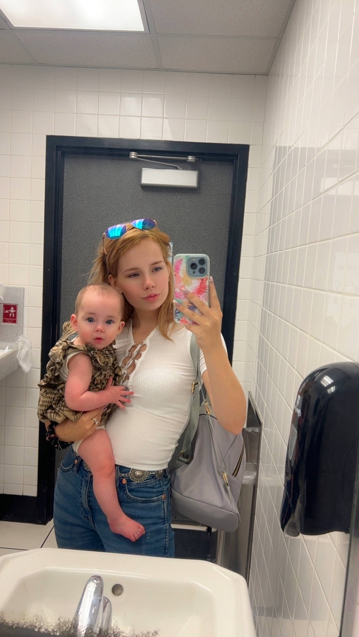 Lilliana is registered to the contest to win money with this photo: abdomen, arm, baby, bag, bathroom, blond, child, event, eyewear, fun, happy, luggage_and_bags, mirror, person, room, selfie, shoulder, surprise, t_shirt, thigh