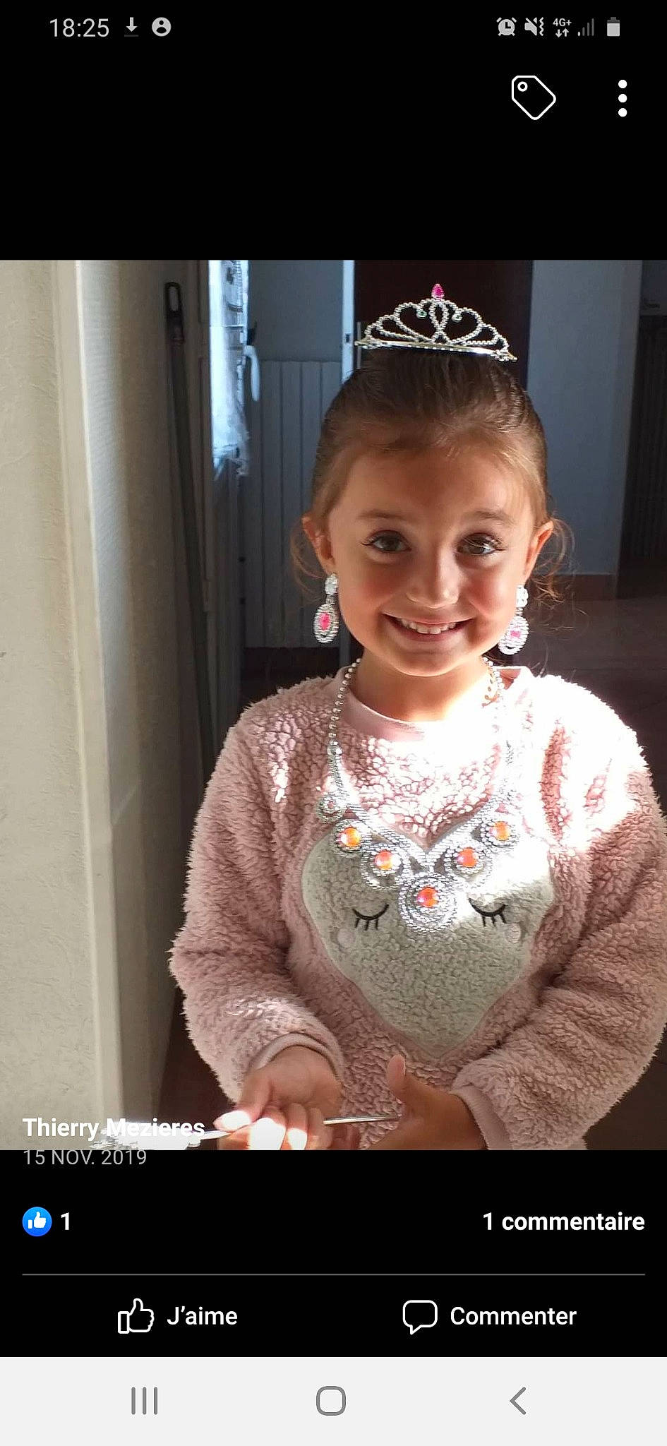 Mélinda a rejoint le concours — aidez-le/la à gagner de superbes lots ! baby_toddler_clothing, cool, dress, embellishment, eyebrow, eyelash, face, fashion, fashion_design, flash_photography, hair, hairstyle, happy, headgear, human_body, iris, joy, neck, person, skin