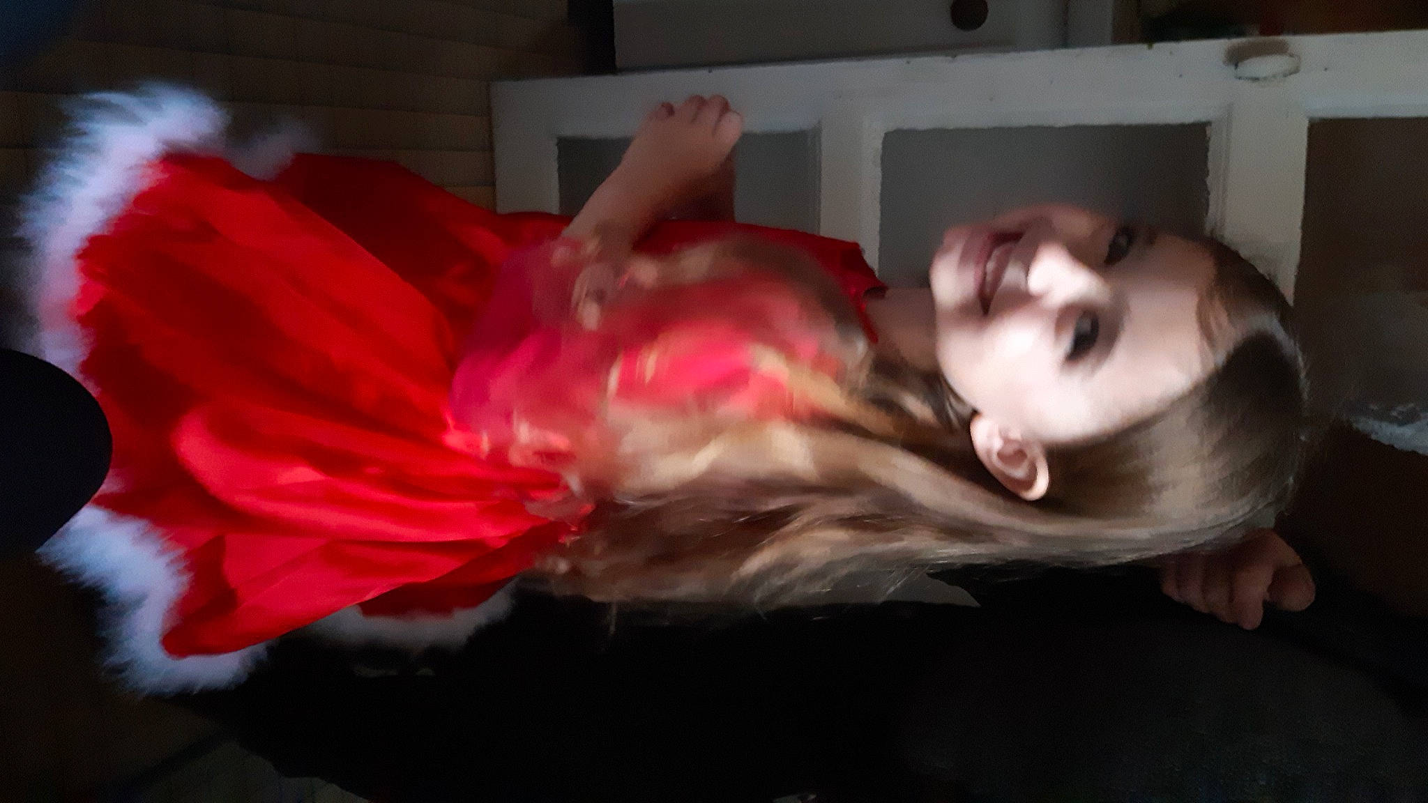 Mélinda a rejoint le concours — aidez-le/la à gagner de superbes lots ! ballet_tutu, event, eyelash, fashion_accessory, fashion_design, feather, flesh, fun, fur, hair_coloring, happy, headpiece, jaw, joy, lip, long_hair, magenta, person, petal, pink