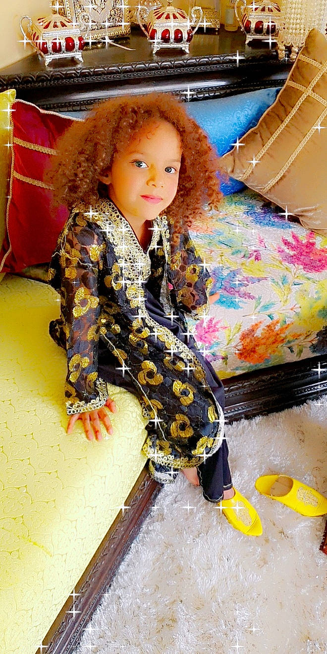 Jasmine participe au concours pour gagner de l'argent avec cette photo : barbie, blond, brown_hair, doll, fashion, fashion_design, fawn, fun, hair, hairstyle, outerwear, pattern, person, shoe, sitting, street_fashion, textile, thigh, toy, wig