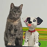 Friskette participe au concours pour gagner de l'argent avec cette photo : cat, lego, toy, gray_cat, tabby, pet, animal, figure, playful, indoor, companion, sitting, cute, ears, whiskers, tongue, sculpture, colorful, background, pose