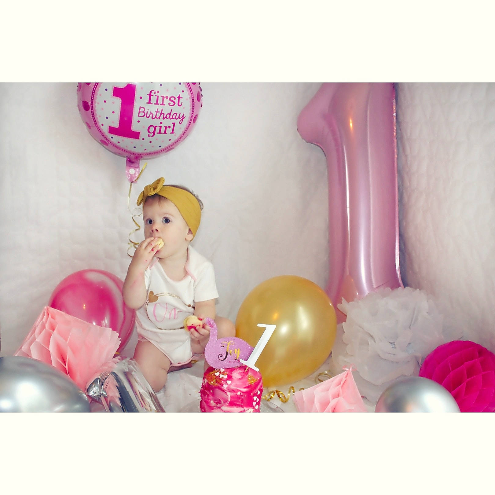 Ivy a rejoint le concours — aidez-le/la à gagner de superbes lots ! baby_shower, balloon, child, happy, headgear, love, party, party_supply, person, pink, play, toddler, toy