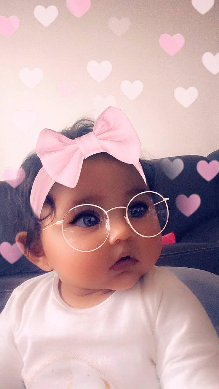 Sarah a rejoint le concours — aidez-le/la à gagner de superbes lots ! cheek, child, doll, ear, eye, eyewear, forehead, girl, glasses, hair_accessory, headband, headgear, infant, lip, nose, person, pink, product, skin, toddler