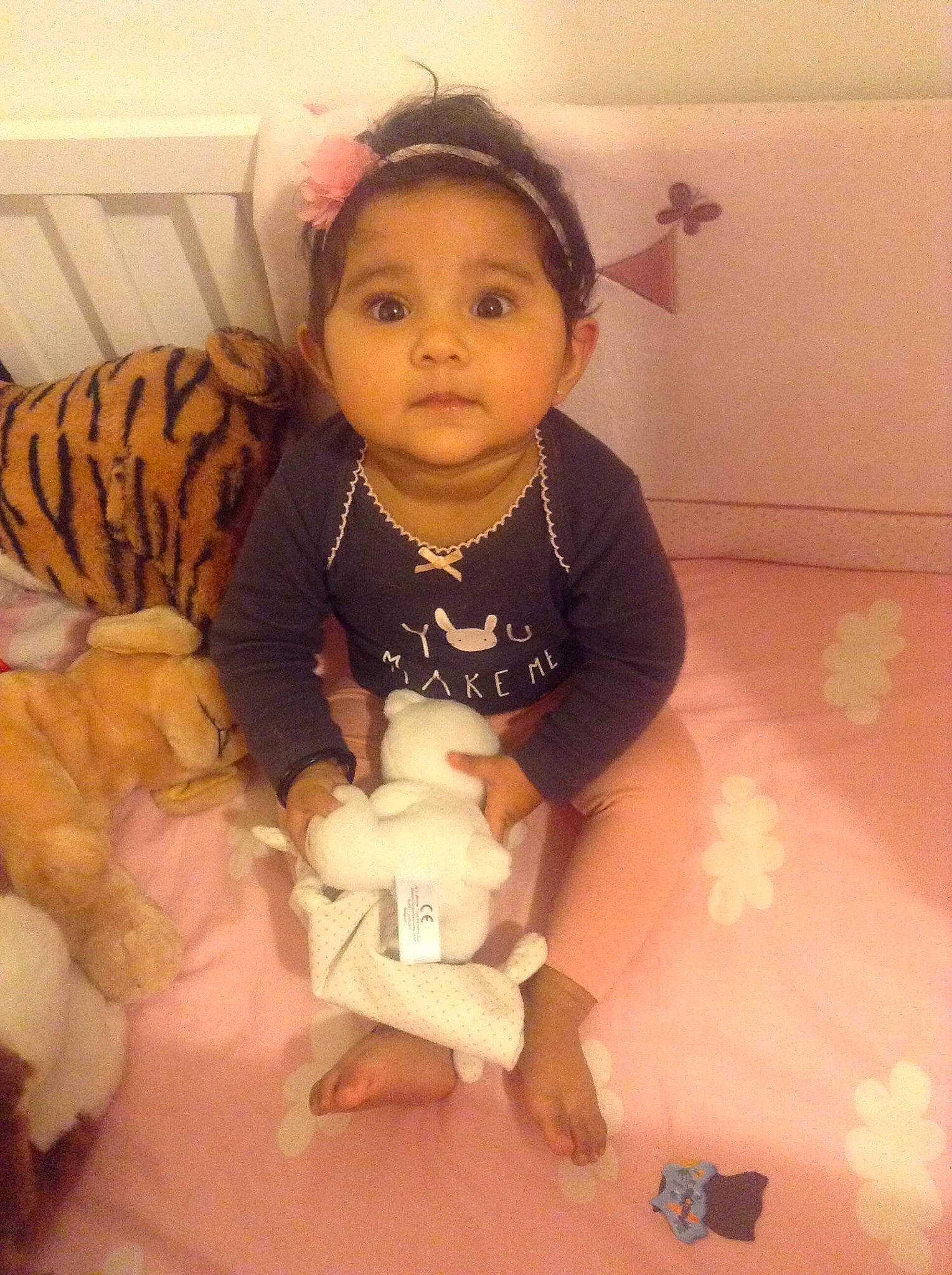 Sarah a rejoint le concours — aidez-le/la à gagner de superbes lots ! arm, cheek, child, day, girl, head, infant, iris, leg, person, pink, product, skin, stuffed_toy, textile, toddler, toy