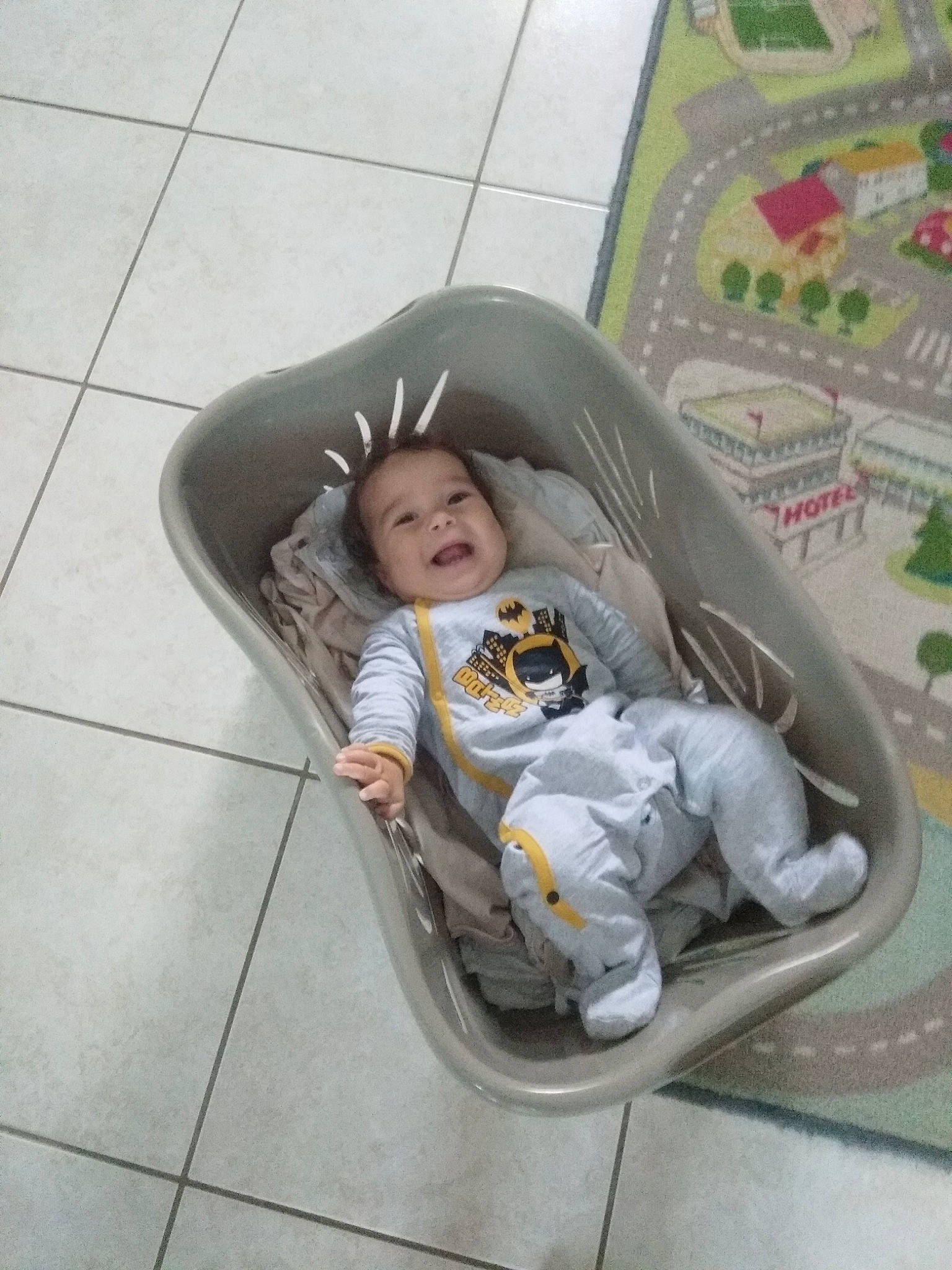 Roxane a rejoint le concours — aidez-le/la à gagner de superbes lots ! baby, child, comfort, floor, person, product, toddler