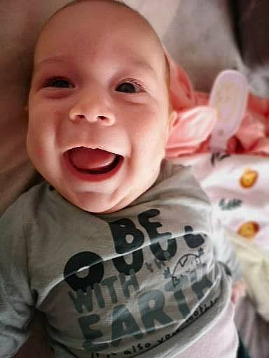 Alaric participe au concours pour gagner de l'argent avec cette photo : cheek, chin, eye, eyebrow, face, forehead, head, human_body, iris, jaw, lip, mouth, neck, nose, person, product, skin, sleeve, smile, textile