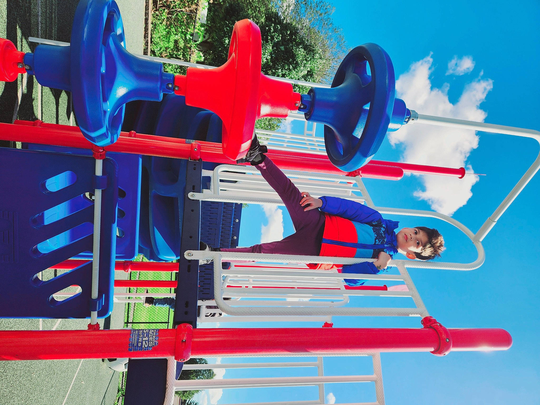 Hadi is registered to the contest to win money with this photo: carmine, cloud, electric_blue, engineering, fun, leisure, machine, person, plastic, pole, recreation, red, sky, wheel