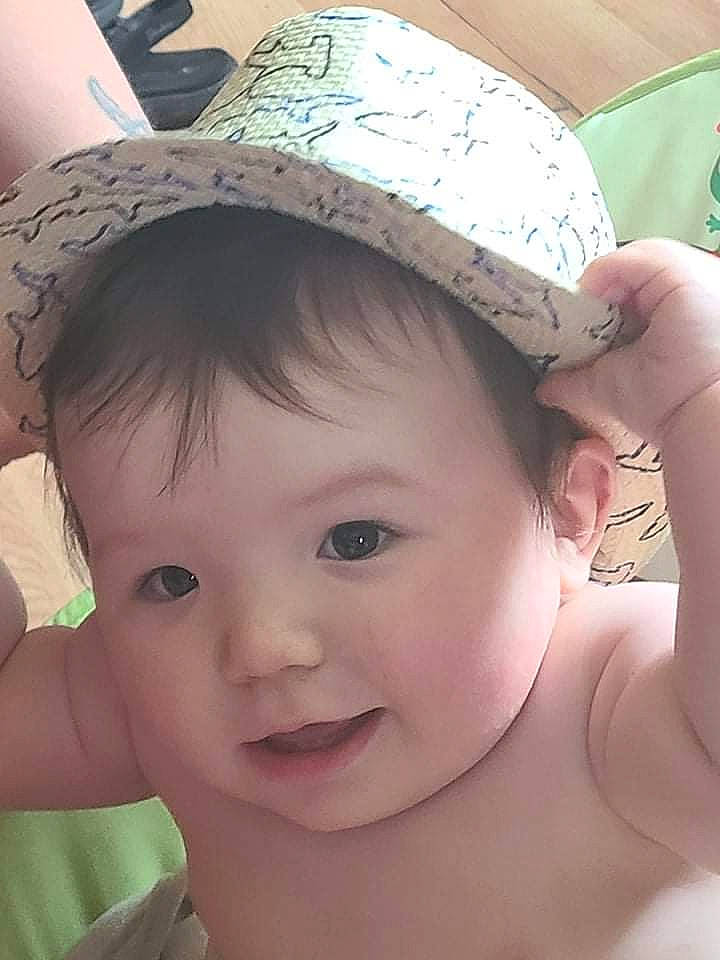 Achilles is registered to the contest to win money with this photo: cap, cheek, chin, eye, eyebrow, eyelash, face, facial_expression, forehead, hair, hairstyle, hand, head, lip, mouth, muscle, nose, organ, person, product