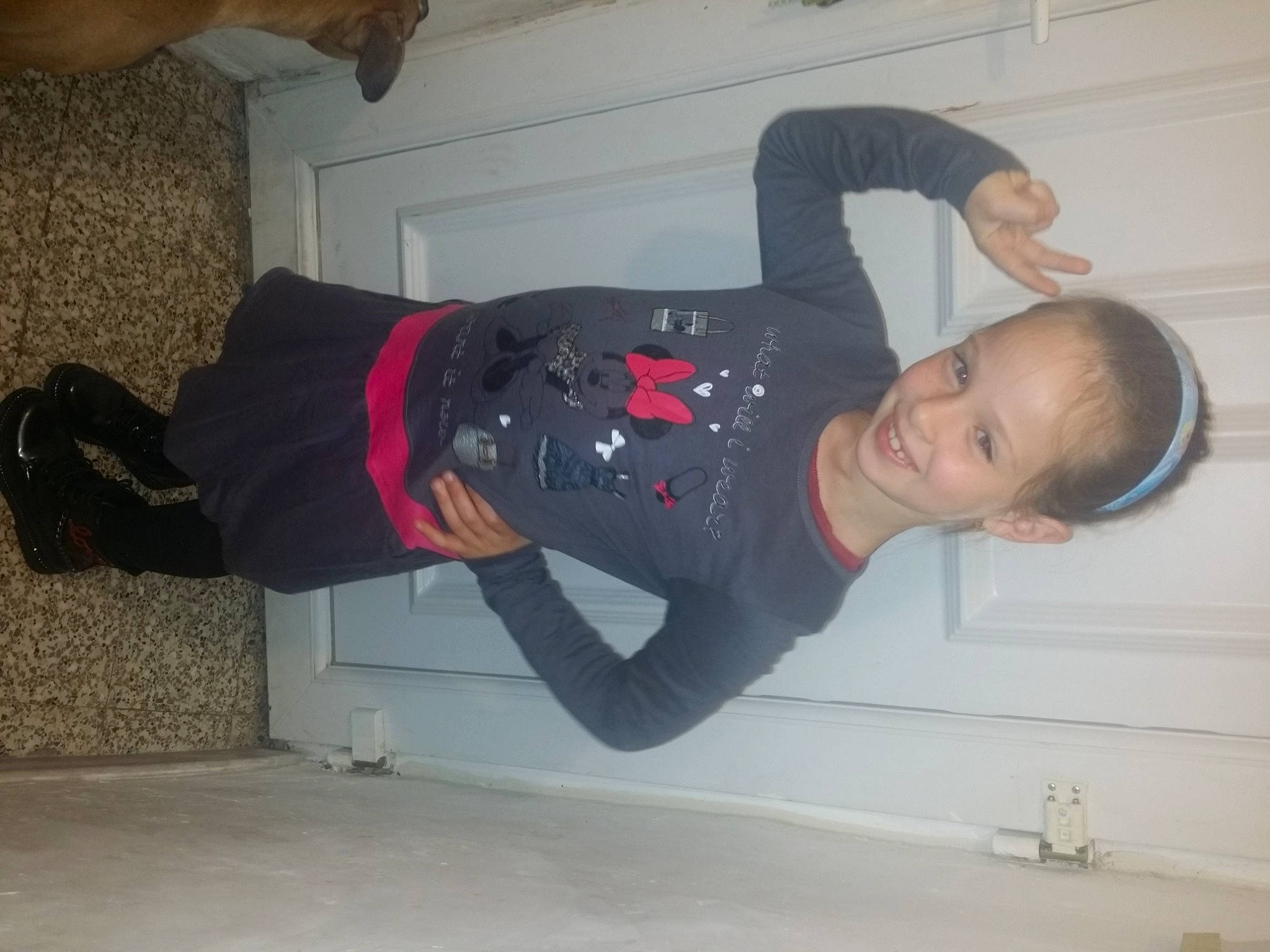 Abigail participe au concours pour gagner de l'argent avec cette photo : active_pants, comfort, elbow, flooring, fun, human_leg, joint, joy, knee, person, room, sleeve, smile, sportswear, sweatpant, thigh, trunk, waist, walking_shoe, wrist