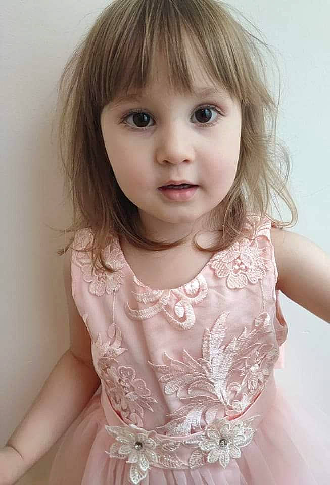 Talya a rejoint le concours — aidez-le/la à gagner de superbes lots ! arm, cheek, chin, day_dress, dress, eye, eyebrow, eyelash, face, flash_photography, hair, head, iris, lip, neck, one_piece_garment, person, shoulder, skin, sleeve