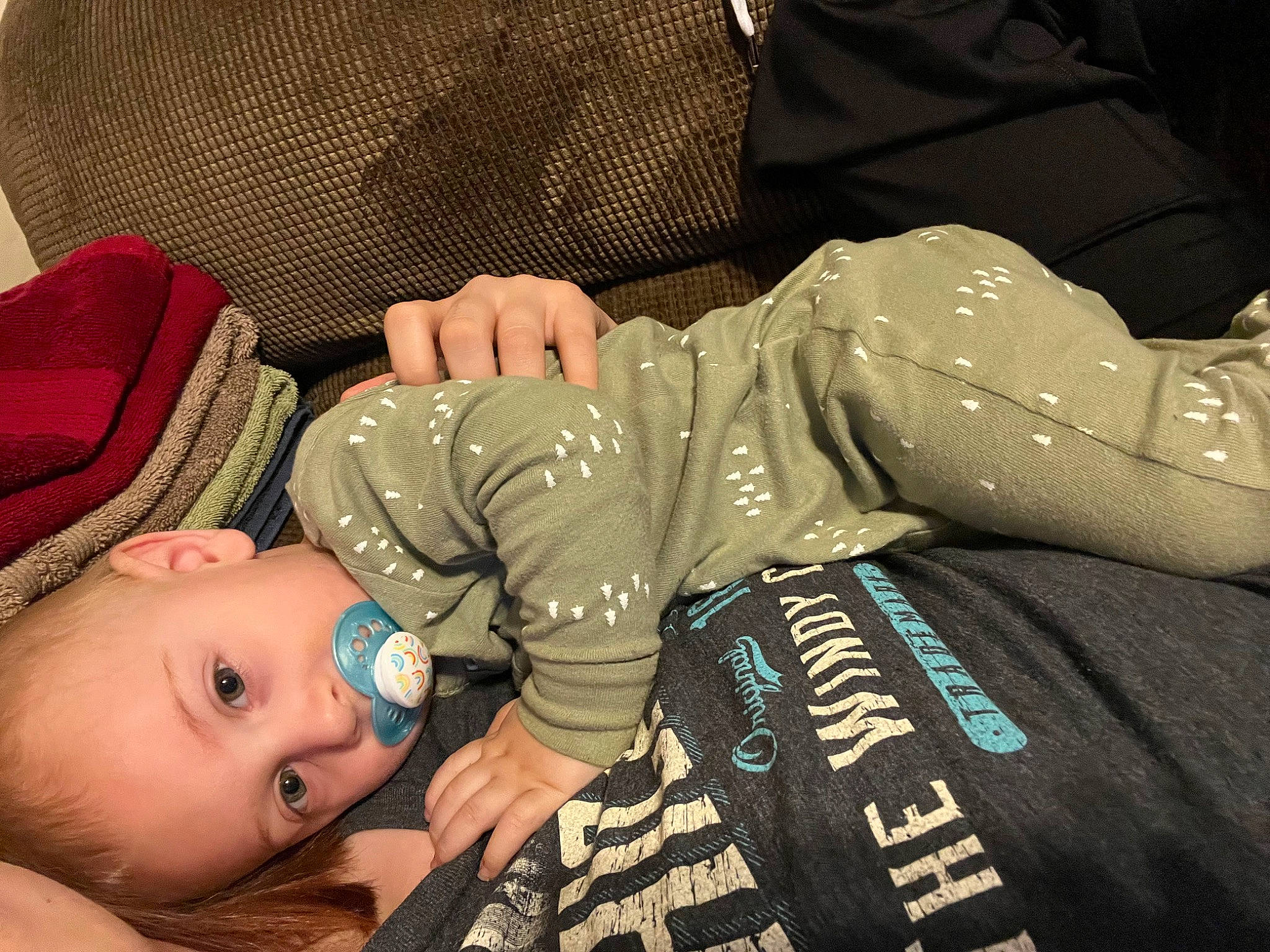 Noè is registered to the contest to win money with this photo: baby, baby_toddler_clothing, child, comfort, couch, elbow, font, grappling, human_body, military_camouflage, pattern, person, room, sitting, sleep, sleeve, t_shirt, toddler, uniform